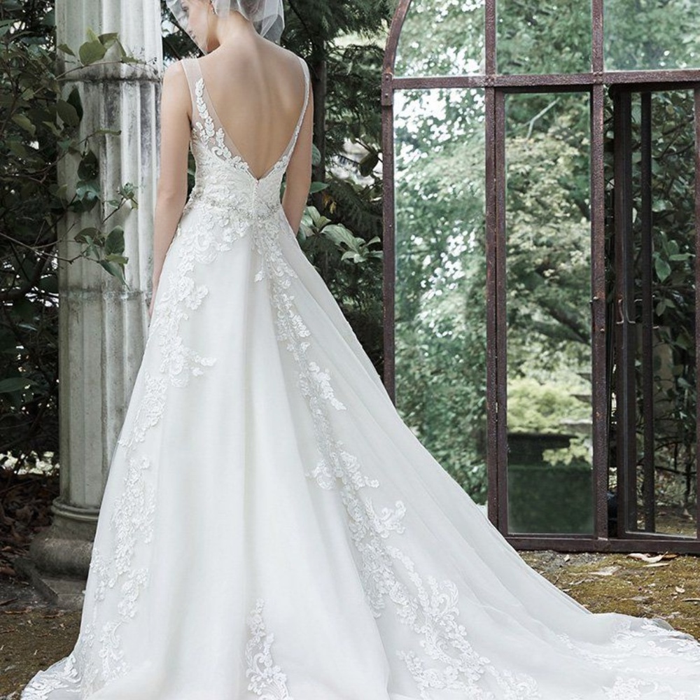 Wedding dress - Picture 6 of 6